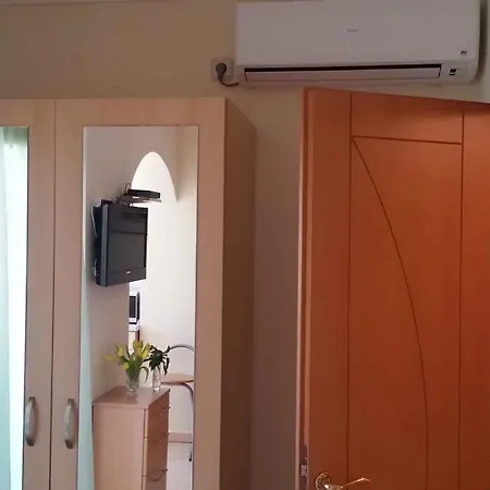 Apartment In Pag/insel Pag 15955 *